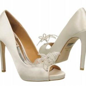 Badgley Mischka Reta Peep-Toe Pumps, 6.5, White Satin